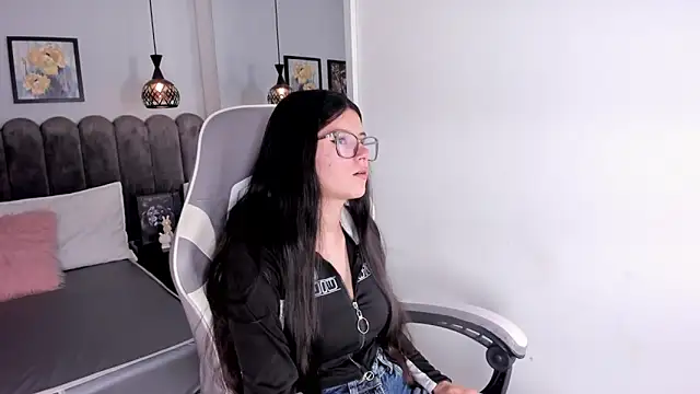 amber hill  online show from April 2026 12:08:02 PM