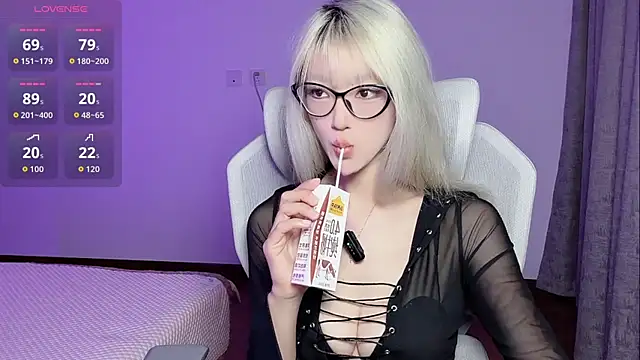 Snapshot of Luyann- chatting on July 2026 01:43:02 AM Luyann- online show from July 2026 01:43:02 AM