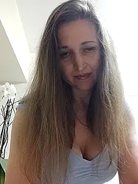 irresistibelle online show from April 2026 09:35:01 PM
