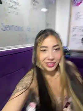 ManuelaVlez online show from April 2026 02:15:02 AM