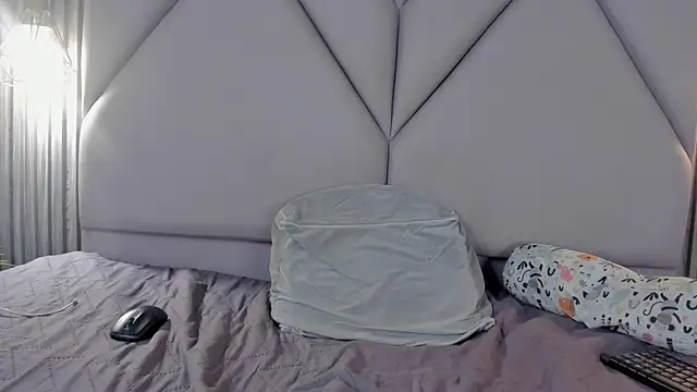 lolabunnysc online show from April 2026 01:50:01 PM