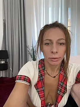 Snapshot of Mira_Luna chatting on June 2026 05:02:02 PM Mira Luna online show from June 2026 05:02:02 PM