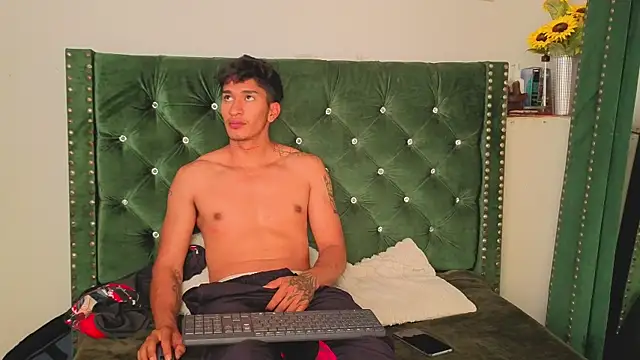 Snapshot of Zayn_Moretti chatting on June 2026 04:51:02 PM Zayn Moretti online show from June 2026 04:51:02 PM