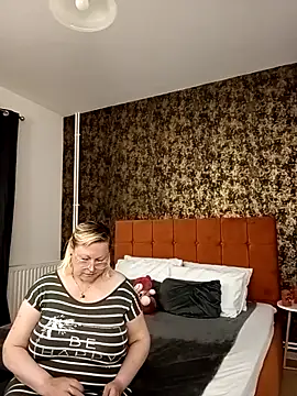 I amVeronicle online show from April 2026 06:06:01 PM