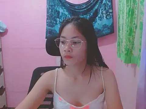 Snapshot of Sweetsexylady19 chatting on May 2026 12:44:02 PM Sweetsexylady19 online show from May 2026 12:44:02 PM
