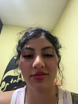 Snapshot of brizzmotion chatting on May 2026 09:00:02 PM brizzmotion online show from May 2026 09:00:02 PM