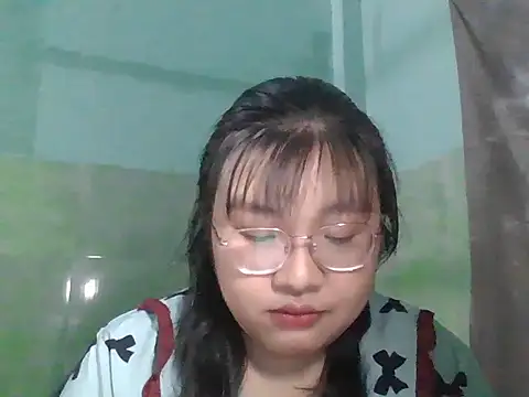 Minot01 online show from April 2026 05:15:02 PM