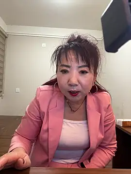 lucy-698 online show from May 2026 12:32:02 PM