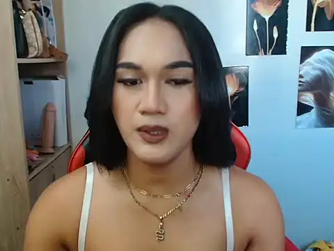 Snapshot of YourHot_Nica chatting on May 2026 01:25:02 AM YourHot Nica online show from May 2026 01:25:02 AM