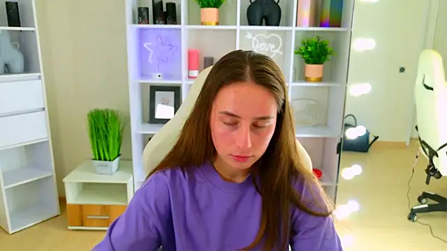 NadinnL online show from April 2026 06:52:01 AM