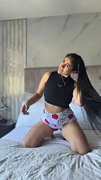 Snapshot of Laia_Hills chatting on June 2026 04:24:02 PM Laia Hills online show from June 2026 04:24:02 PM