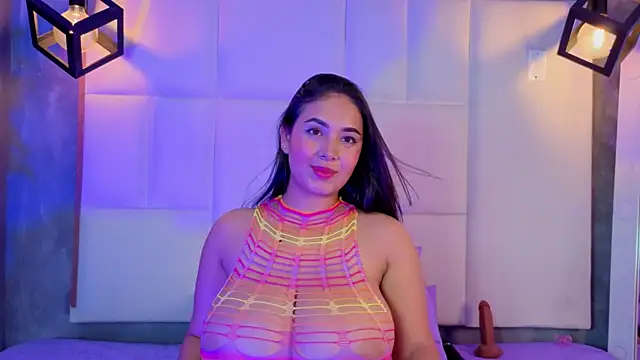 Snapshot of Violetta_rose_ chatting on July 2026 10:41:02 PM Violetta rose online show from July 2026 10:41:02 PM