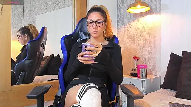 JessieGarvet19 online show from June 2026 04:44:01 AM