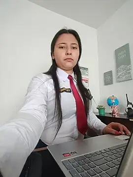 Snapshot of Queen_linda1 chatting on May 2026 12:02:01 PM Queen linda1 online show from May 2026 12:02:01 PM