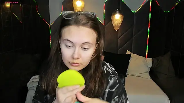 peachynoxxx online show from April 2026 01:57:02 PM