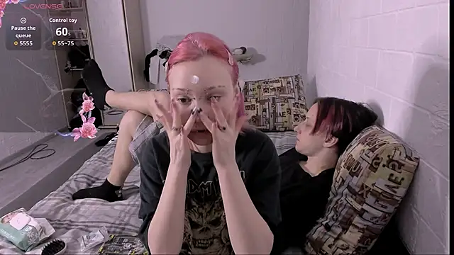 VikaViktoria online show from May 2026 06:59:01 PM