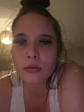 Snapshot of Poppylooloo chatting on May 2026 08:04:04 PM Poppylooloo online show from May 2026 08:04:04 PM