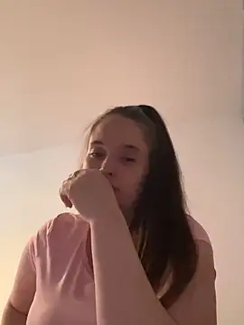 Snapshot of Poppylooloo chatting on June 2026 01:04:01 PM Poppylooloo online show from June 2026 01:04:01 PM