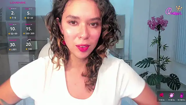 Snapshot of sienna_luxor chatting on May 2026 06:13:01 PM sienna luxor online show from May 2026 06:13:01 PM