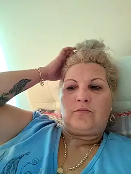 Divineblond online show from November 2025 01:23:01 PM