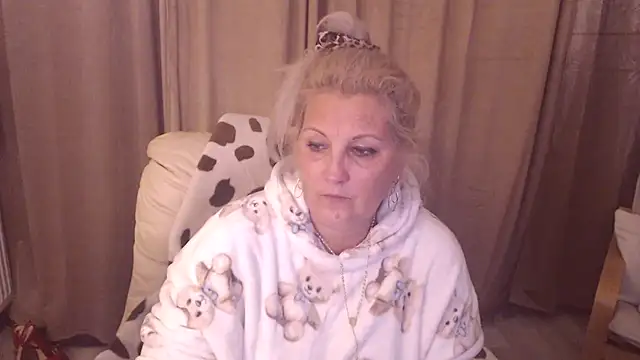 Divineblond online show from November 2025 07:25:01 PM