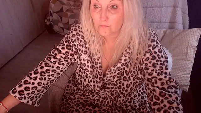 Divineblond online show from March 2026 04:11:01 PM