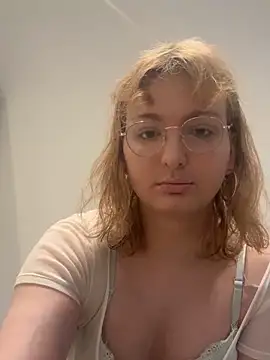 LilyFoot online show from April 2026 04:15:02 PM