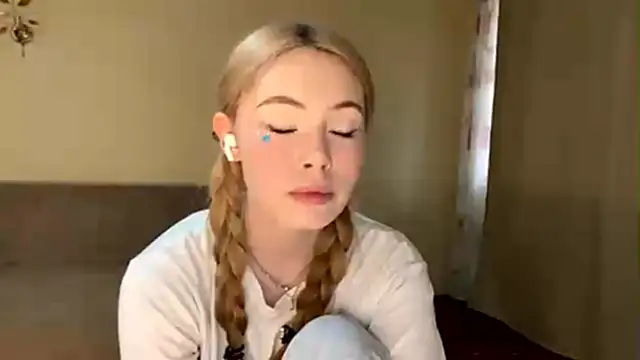 AikoRush online show from April 2026 01:02:02 PM