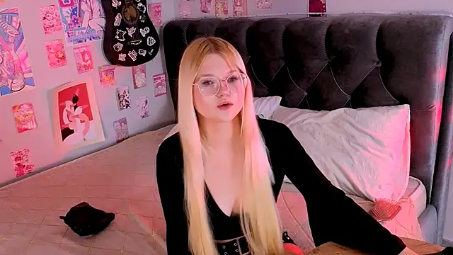 LunariaFox online show from July 2026 02:54:01 PM