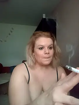 Snapshot of Maryquenn chatting on June 2026 04:37:02 PM Maryquenn online show from June 2026 04:37:02 PM