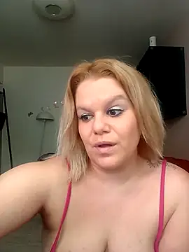 Snapshot of Maryquenn chatting on June 2026 12:25:01 PM Maryquenn online show from June 2026 12:25:01 PM