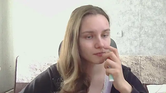 Snapshot of DolcezzaCream chatting on June 2026 11:57:01 AM DolcezzaCream online show from June 2026 11:57:01 AM