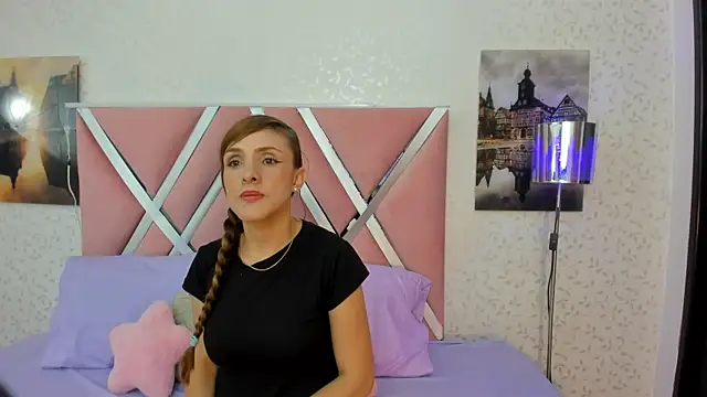 Snapshot of Nicoll_89 chatting on May 2026 12:34:02 PM Nicoll 89 online show from May 2026 12:34:02 PM
