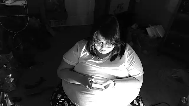 Snapshot of princessghostiii chatting on May 2026 12:04:01 AM princessghostiii online show from May 2026 12:04:01 AM