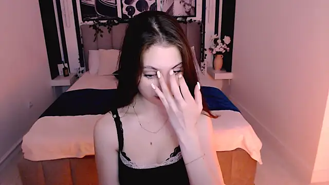  AliceWells online show from July 2026 07:01:02 AM