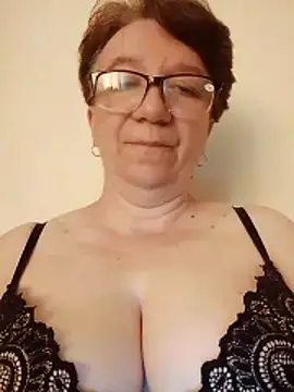 Snapshot of KetQueen101 chatting on May 2026 07:25:02 AM KetQueen101 online show from May 2026 07:25:02 AM