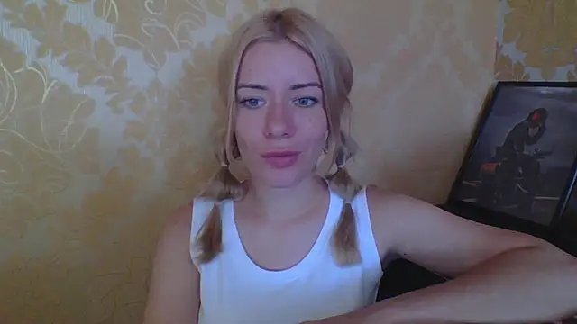 Snapshot of Softy_Aura_ chatting on July 2026 01:39:02 PM Softy Aura online show from July 2026 01:39:02 PM
