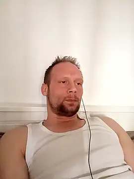 FlirtFehler404 online show from April 2026 04:20:01 PM