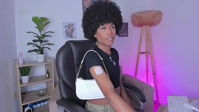 NaomiSaenz  online show from June 2026 09:07:02 AM