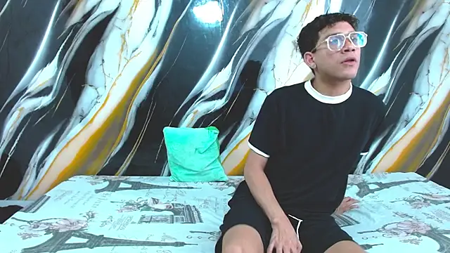 LAYAN FEMBOY online show from May 2026 06:16:02 PM
