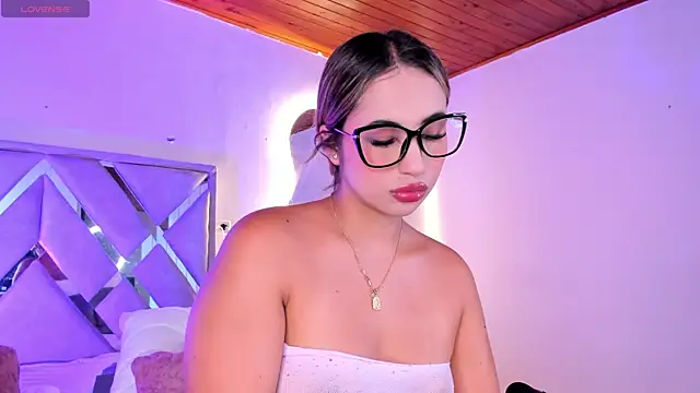 MartinaVizmara  online show from July 2026 05:37:01 PM