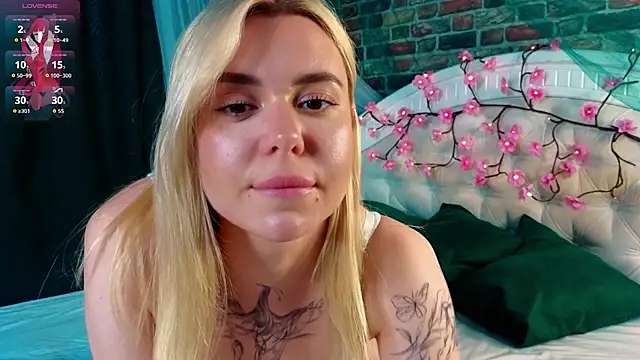 Snapshot of AveriRigby chatting on May 2026 08:31:02 AM AveriRigby online show from May 2026 08:31:02 AM