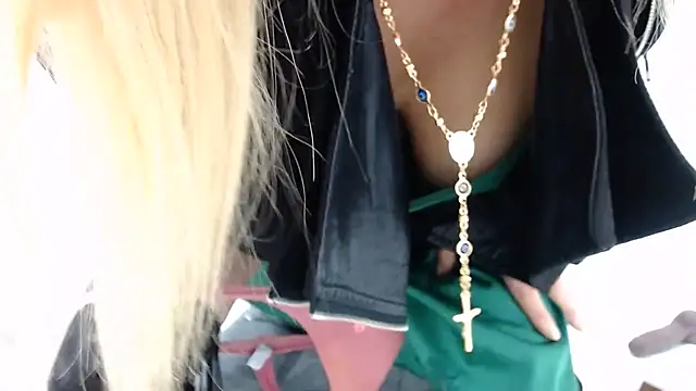 Snapshot of BlondeNatalia chatting on June 2026 11:25:01 PM BlondeNatalia online show from June 2026 11:25:01 PM