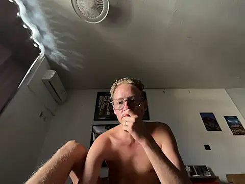 BlondieVelvet online show from May 2026 11:20:01 PM