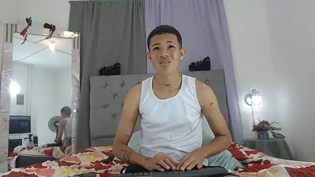 Snapshot of PhillipCox chatting on June 2026 05:05:02 AM PhillipCox online show from June 2026 05:05:02 AM