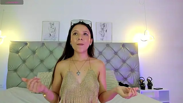 NaomyWilde online show from April 2026 02:04:01 PM