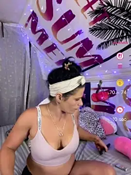 Snapshot of Vanessa_Valentine chatting on June 2026 03:07:02 PM Vanessa Valentine online show from June 2026 03:07:02 PM