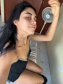 mia moonna online show from June 2026 12:25:01 PM