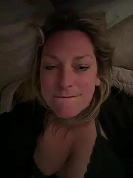 bigtitslivetofuck online show from March 2025 04:21:02 AM