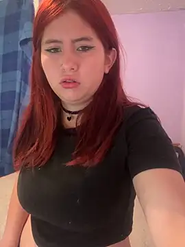 Snapshot of Caro_redd chatting on May 2026 12:33:01 PM Caro redd online show from May 2026 12:33:01 PM